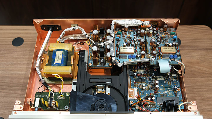 đầu cd pioneer 2000ltd