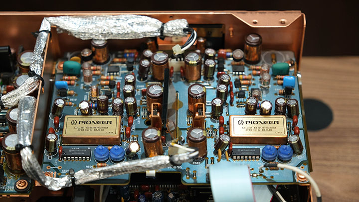 đầu cd pioneer 2000ltd