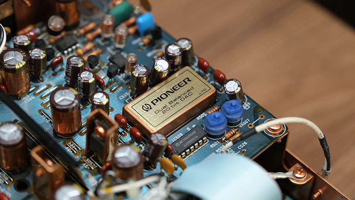 đầu cd pioneer 2000ltd