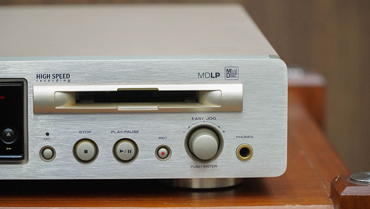 đầu marantz cm6200 cạnh phải máy